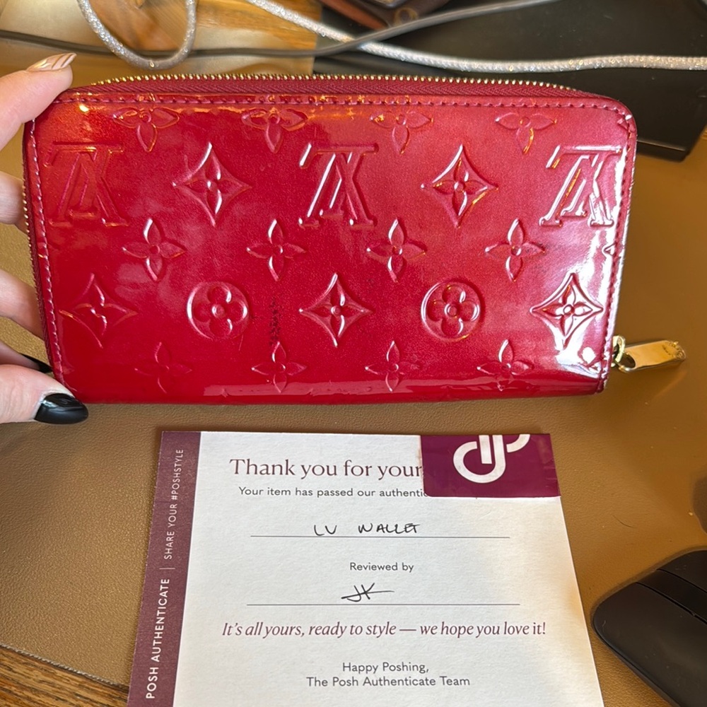 Louis Vuitton Vernis Long Wallet
red patent leather 2008
